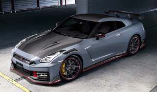Nissan GT-R - front